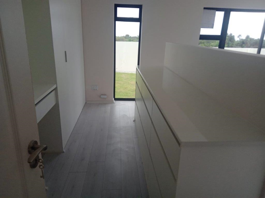 4 Bedroom Property for Sale in Wavecrest Eastern Cape
